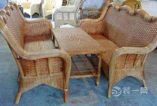 吃瓜跌椅子视频,意外瞬间，网友直呼太搞笑！