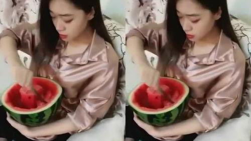 吃瓜的视频少女,揭秘那些被镜头捕捉的青春瞬间